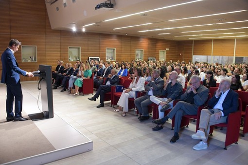 L'incontro alla Sala veduta, sul palco il direttore Fabrizio Pace L'incontro alla Sala veduta, sul palco il direttore Fabrizio Pace