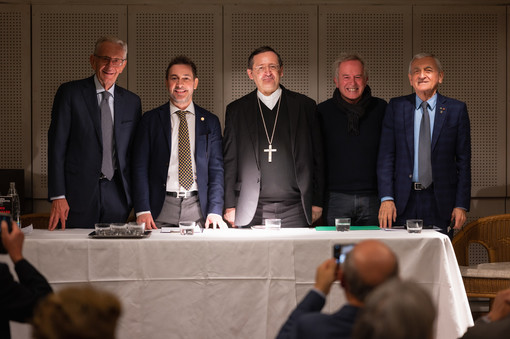Nello scatto di Davide Tolis, da sinistra, Ghisolfi, Aliberti Gerbotto, Monsignor Bodo, Paparelli e Quaglia