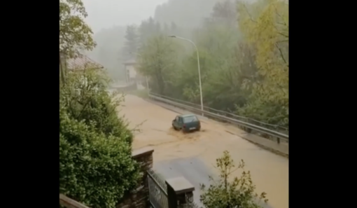 Allagamenti e smottamenti nel Monregalese, a Lurisia strada invasa da detriti e fango [VIDEO]