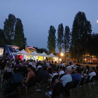 Saluzzo, al parco Gullino è iniziato la rassegna di cinema all'aperto che ha dato il via a Estate nel parco