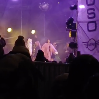 In troppi al concerto di Anna Pepe, la Questura: "Niente sci in notturna per il Capodanno in Conca"