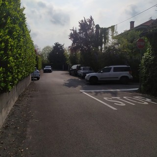 Ancora sulla nuova segnaletica di via della Magnina: “Sicurezza? Introduce più traffico e rischi su una strada privata”