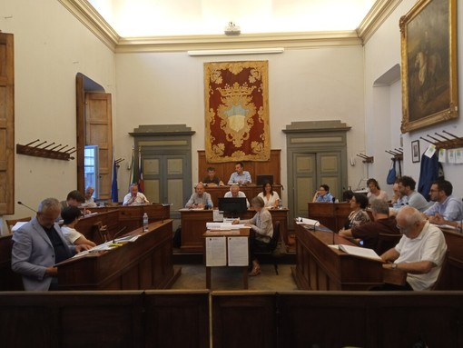 Saluzzo, Tari (tassa rifiuti) e Fondazione Bertoni tengono banco in Consiglio comunale