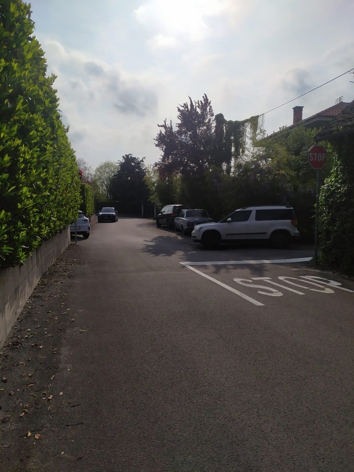 Ancora sulla nuova segnaletica di via della Magnina: “Sicurezza? Introduce più traffico e rischi su una strada privata”