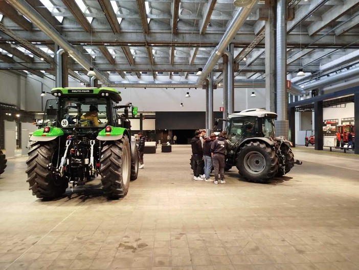 Gli studenti della Scuola Agraria di Grinzane Cavour in visita alla SAME di Treviglio Gli studenti della Scuola Agraria di Grinzane Cavour in visita alla SAME di Treviglio