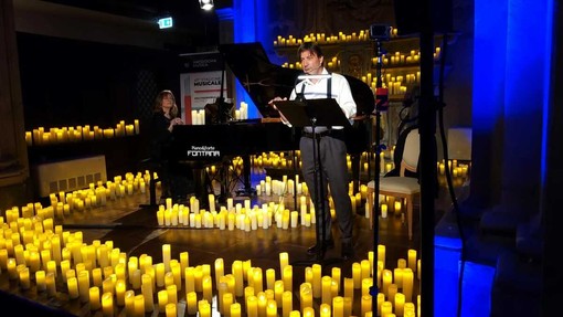 “Ombre sull’acqua”, a Saluzzo emozioni tra musica e parole a lume di candela “Ombre sull’acqua”, a Saluzzo emozioni tra musica e parole a lume di candela