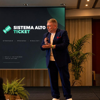 Da cameriere a 3 euro l'ora a 2,9 milioni: la storia di Gianluca, fondatore del Sistema Alto Ticket