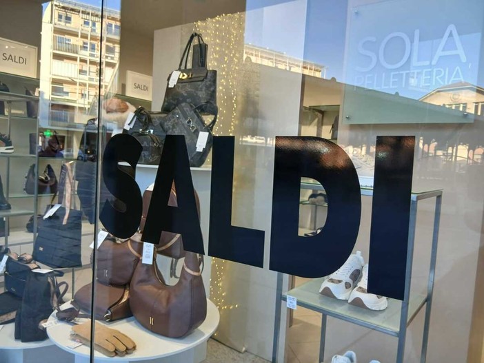 Shopping, ultima chiamata: il 28 febbraio terminano i saldi invernali Shopping, ultima chiamata: il 28 febbraio terminano i saldi invernali