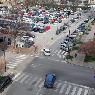 Cuneo, ad aprile oltre 400 parcheggi hanno cambiato colore: “Dove sta la programmazione?” [VIDEO]