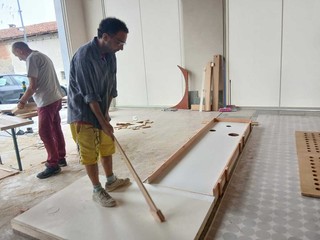 Realizzazione del Tavolo delle Meraviglie nella struttura polivante in piazza Tomatis a Castellar Realizzazione del Tavolo delle Meraviglie nella struttura polivante in piazza Tomatis a Castellar