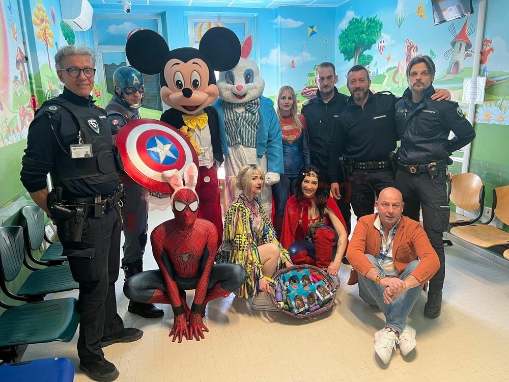 Pasqua in Pediatria al Santa Croce: uova di cioccolato e supereroi per i piccoli pazienti Pasqua in Pediatria al Santa Croce: uova di cioccolato e supereroi per i piccoli pazienti