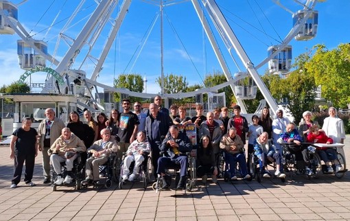 Ad Alba un pomeriggio di divertimento al luna park per le persone con disabilità Ad Alba un pomeriggio di divertimento al luna park per le persone con disabilità