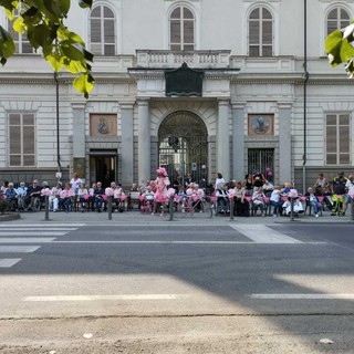 Saluzzo, il tifo del Tapparelli davanti alla struttura per il GIro d'Italia Women Saluzzo, il tifo del Tapparelli davanti alla struttura per il GIro d'Italia Women