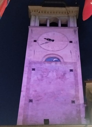 Cuneo, la Torre Civica illuminata di magenta per la campagna ESEO Italia sulle patologie gastrointestinali eosinofile Cuneo, la Torre Civica illuminata di magenta per la campagna ESEO Italia sulle patologie gastrointestinali eosinofile