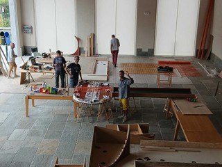 Realizzazione del Tavolo delle Meraviglie nella struttura polivante in piazza Tomatis a Castellar Realizzazione del Tavolo delle Meraviglie nella struttura polivante in piazza Tomatis a Castellar