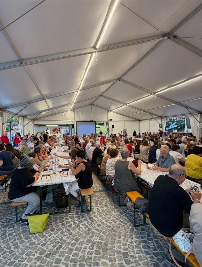 La tombola durante la Festa della Madonna del Carmine a Grinzane