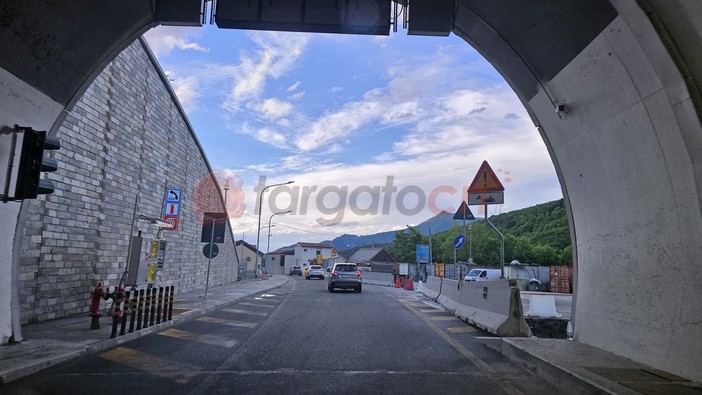 Tunnel di Tenda, ufficializzati gli orari estivi 2026: ad agosto sarà percorribile tutti i giorni dalle 6 alle 23 Tunnel di Tenda, ufficializzati gli orari estivi 2026: ad agosto sarà percorribile tutti i giorni dalle 6 alle 23