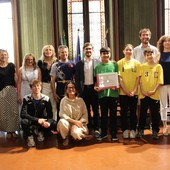 Asd Alba Shuttle Badminton campioni nazionali dei Nuovi Giochi della Gioventù, la targa di riconoscimento in Comune