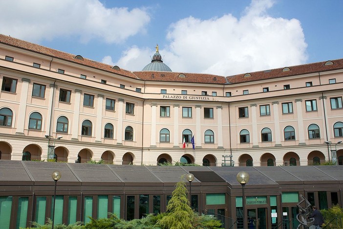 Il palazzo di giustizia di Asti, dove è in corso il processo sulla &quot;truffa dei bengalesi&quot;