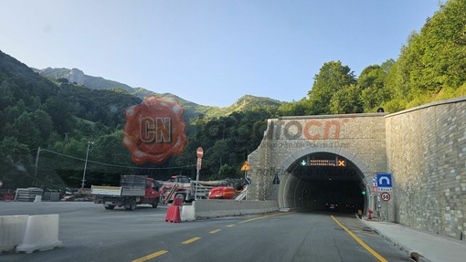 Tunnel di Tenda, la beffa è servita: anche dopo novembre la notte resta vietata Tunnel di Tenda, la beffa è servita: anche dopo novembre la notte resta vietata