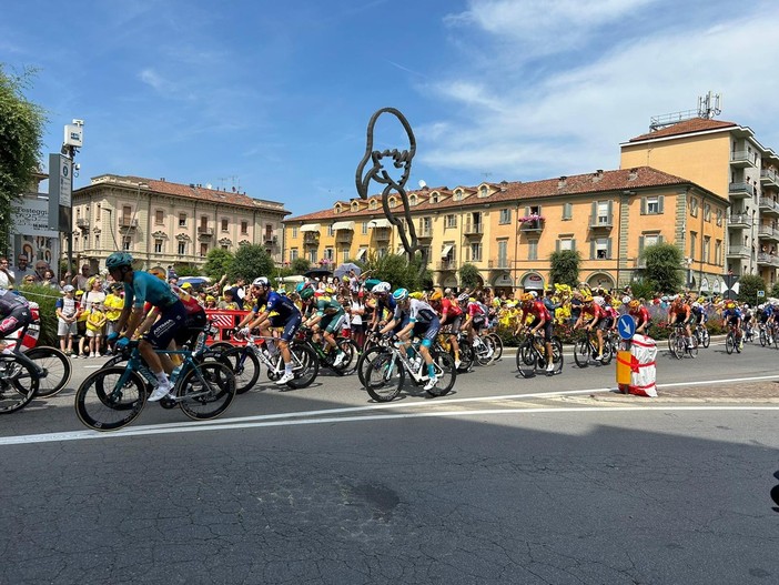 Alba, modifiche alla viabilità sabato per la gara ciclistica “Campionato Italiano Elite Uomini Piemonte 2026 Asti-Cuneo” Alba, modifiche alla viabilità sabato per la gara ciclistica “Campionato Italiano Elite Uomini Piemonte 2026 Asti-Cuneo”