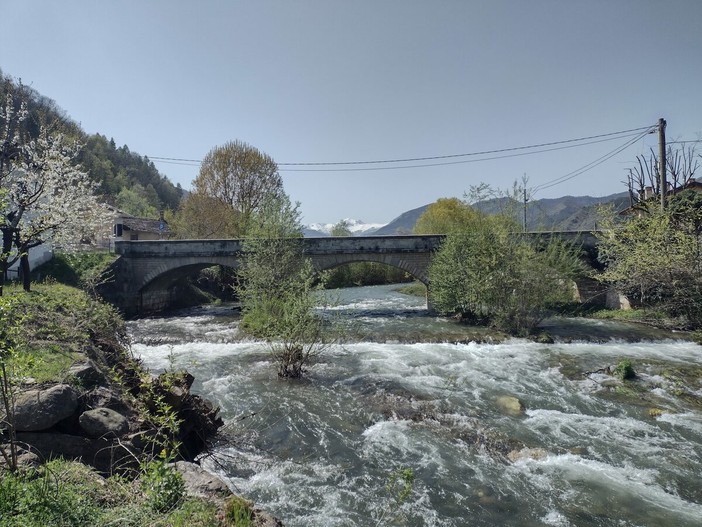 Il torrente Grana a Valgrana Il torrente Grana a Valgrana