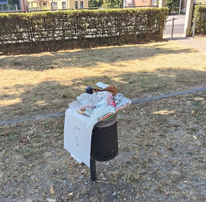 Rifiuti abbandonati e degrado, Trinità alle prese con atti di inciviltà Rifiuti abbandonati e degrado, Trinità alle prese con atti di inciviltà