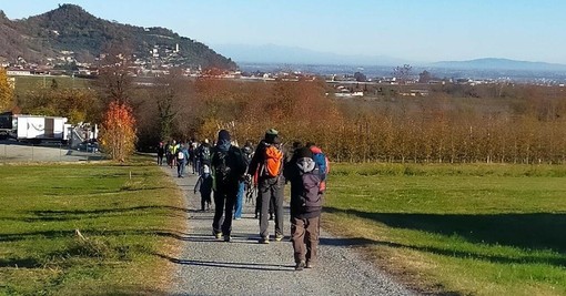 Envie, domenica 29 marzo, riparte il trekking “a passo lento” tra natura e benessere Envie, domenica 29 marzo, riparte il trekking “a passo lento” tra natura e benessere