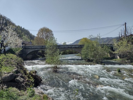 Il torrente Grana a Valgrana Il torrente Grana a Valgrana