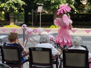il tifo del Tapparelli davanti alla struttura per il GIro d'Italia Women il tifo del Tapparelli davanti alla struttura per il GIro d'Italia Women