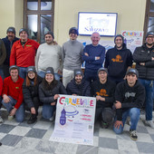 Una rappresentanza dei carristi protagonisti del Carnevale 2026 con il presidente della Fondazione Bertoni Carlo Allemano e il sindaco di Saluzzo, Franco Demaria