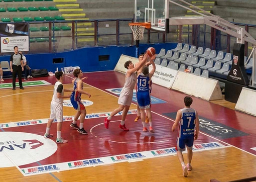 BASKET / Campus sbanca il Pala Macchia di Livorno: i giovani albesi conquistano la seconda vittoria nel girone nazionale U17 Eccellenza BASKET / Campus sbanca il Pala Macchia di Livorno: i giovani albesi conquistano la seconda vittoria nel girone nazionale U17 Eccellenza
