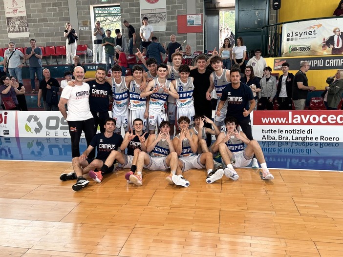 La squadra albese dopo la vittoria con Livorno La squadra albese dopo la vittoria con Livorno