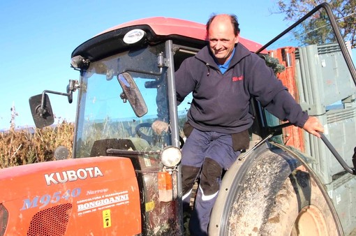Ugo Giuliano al lavoro nel'azienda agricola di famiglia, era nato nel gennaio 1968