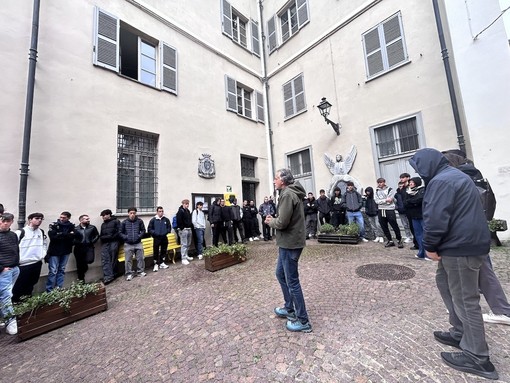 Dalle aule della Granda ai boschi di Ormea: gli studenti del “Grandis” di Cuneo alla scoperta del territorio Dalle aule della Granda ai boschi di Ormea: gli studenti del “Grandis” di Cuneo alla scoperta del territorio