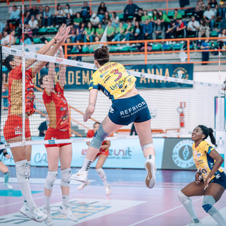 Un attacco dell'ex pumina Alessia Populini (foto sito legavolleyfemminile)