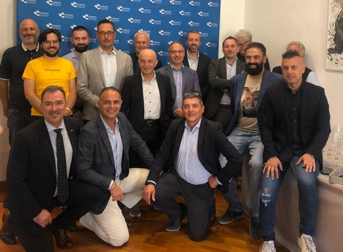Il presidente nazionale di Unimatica Giorgio Binda a Cuneo per l'istituzione della nuova unione di categoria Confapi per le imprese informatiche Il presidente nazionale di Unimatica Giorgio Binda a Cuneo per l'istituzione della nuova unione di categoria Confapi per le imprese informatiche