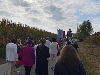 I momenti della prima edizione della Sagra della Noce e della Frutta a guscio a Villanova Solaro - la processione I momenti della prima edizione della Sagra della Noce e della Frutta a guscio a Villanova Solaro - la processione