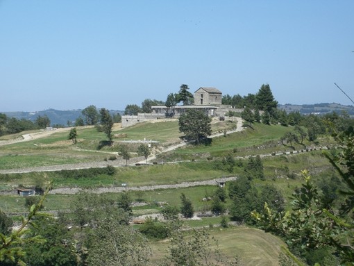 Cortemilia Bergolo: dalla capitale della nocciola al paese di pietra