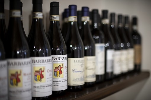 Il vino piemontese fa boom sulle tavole estere: un mercato da 1,1 miliardi di euro