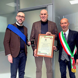 Venasca, consegnata al ministro Crosetto la Castagna d’Oro