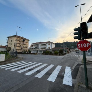 L'impianto semaforico spento a Verzuolo all'incrocio della Provinciale 589 tra via Asilo Keller e via Chiamina