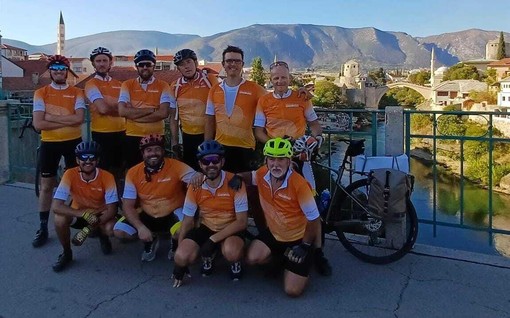 Da Pristina a Mostar in bicicletta: i Velociraptor di Boves attraversano cinque Paesi dei Balcani Da Pristina a Mostar in bicicletta: i Velociraptor di Boves attraversano cinque Paesi dei Balcani