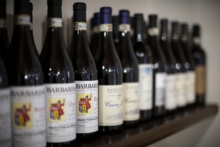 Export vini: l’Asti cerca il rilancio in Cina. Tra i rossi il Piemonte limita i danni: -2,5% a fronte di una crescita a volume del 9% Export vini: l’Asti cerca il rilancio in Cina. Tra i rossi il Piemonte limita i danni: -2,5% a fronte di una crescita a volume del 9%
