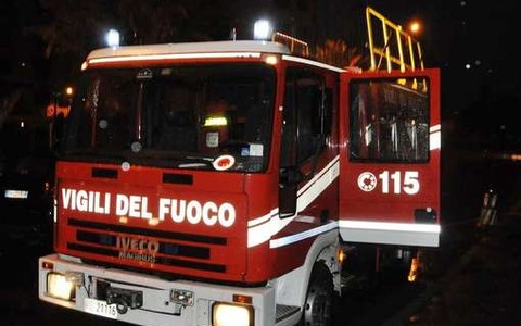 In fiamme contatori di una palazzina a Bagnolo Piemonte: residenti evacuati