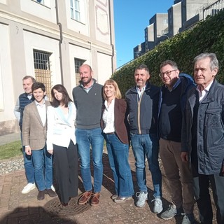 Il candidato sindaco di "Bene Comune", Mattia Quaglia insieme alle due assessore Lovera e Olivero, al capogruppo Madala e ad alcuni esponenti del direttivo dell'associazione civica
