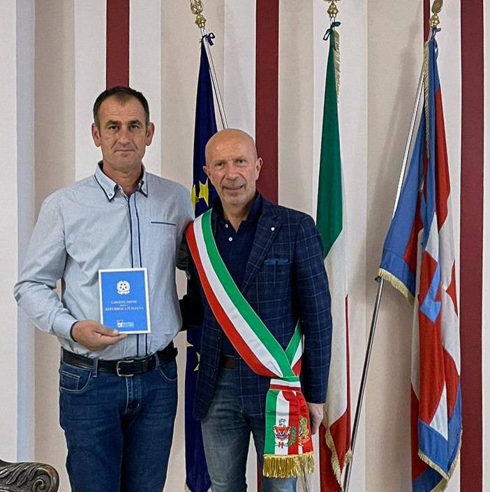 Venasca conferisce la cittadinanza italiana a Leonat Brunga, in paese dal 2007
