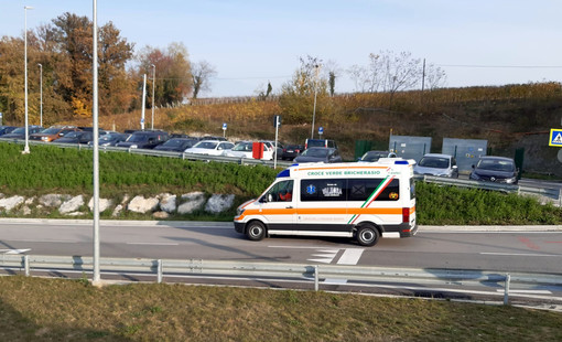 Una delle ambulanze giunte ieri a Verduno dal Torinese