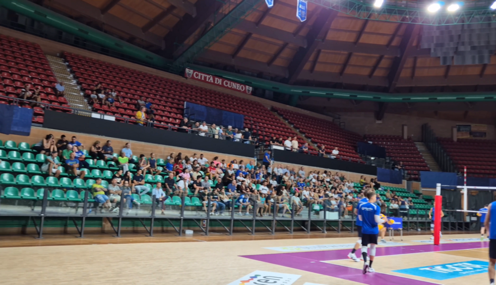 SUPERLEGA / Cuneo Volley, partita la nuova stagione: in 300 al primo allenamento a porte aperte [VIDEO]