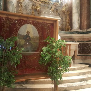 In foto il vessillo della Società di Sant’Isidoro di Bra, conservato nel Santuario della Madonna dei Fiori